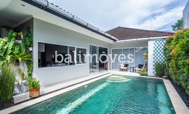 Vila Luas Empat Kamar Tidur Di Tepi Pantai Sanur