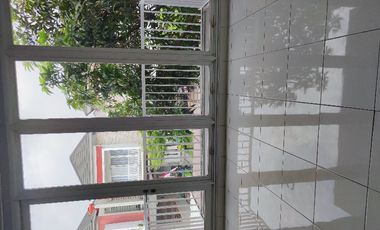 Disewakan Rumah sumarecon dengan fasikitas kolam renang