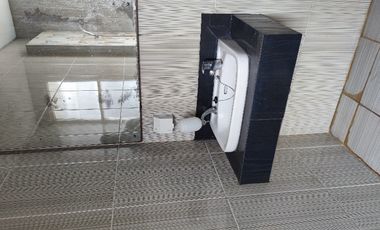 Disewakan Rumah sumarecon dengan fasikitas kolam renang