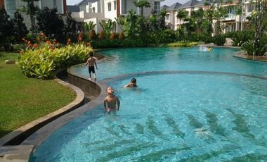 Disewakan Rumah sumarecon dengan fasikitas kolam renang