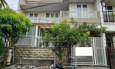 Rumah 2 Lantai Graha Tirta Waru Sidoarjo Siap Huni