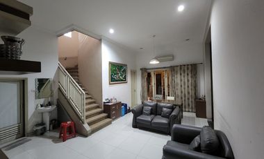 Rumah 2 Lantai Graha Tirta Waru Sidoarjo Siap Huni