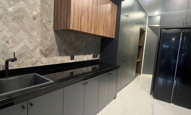 Disewakan Rumah Cluster Emerald Mansion Lippo Cikarang DE18E