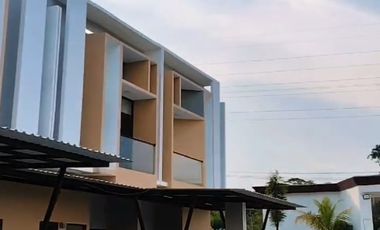 Townhouse dekat sekolah IPEKA bisa DP 10 juta Free Full Furnished