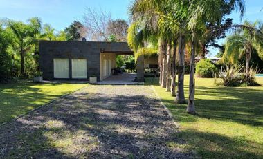En venta casa quinta zona Las Acacias, gran espacio verde parquizado, lista para entrar a vivir !