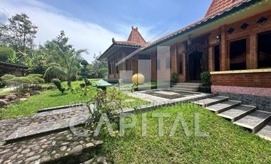 Rumah Villa Javanesse Style dengan Kebun nan Luas di Purwakarta