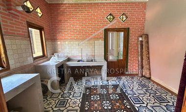 Rumah Villa Javanesse Style dengan Kebun nan Luas di Purwakarta