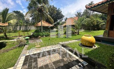 Rumah Villa Javanesse Style dengan Kebun nan Luas di Purwakarta