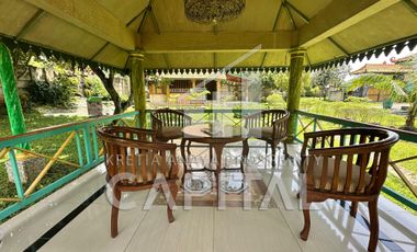 Rumah Villa Javanesse Style dengan Kebun nan Luas di Purwakarta