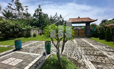 Rumah Villa Javanesse Style dengan Kebun nan Luas di Purwakarta