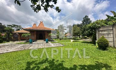 Rumah Villa Javanesse Style dengan Kebun nan Luas di Purwakarta