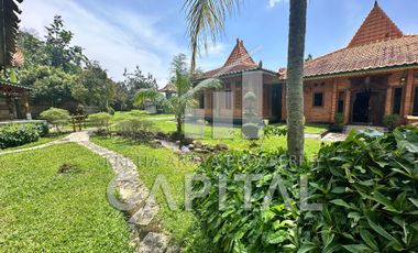 Rumah Villa Javanesse Style dengan Kebun nan Luas di Purwakarta
