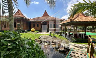 Rumah Villa Javanesse Style dengan Kebun nan Luas di Purwakarta
