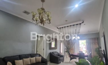 DIJUAL RUMAH BESAR SEMIFURNISH DENGAN KOLAM RENANG