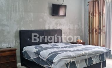 DIJUAL RUMAH BESAR SEMIFURNISH DENGAN KOLAM RENANG