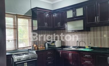 DIJUAL RUMAH BESAR TENGAH KOTA BERNUANSA MINIMALIS