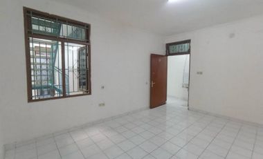 TURUN HARGA!! JUAL BUTUH UANG, Rumah TOWN HOUSE Strategis Di Tomang Raya. Jakarta Barat