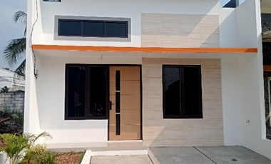 Rumah Plus Kolam Renang ! 8 menit ke Stasiun Bj Gede