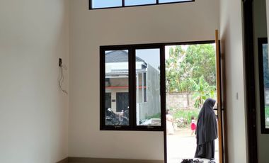 Rumah Plus Kolam Renang ! 8 menit ke Stasiun Bj Gede