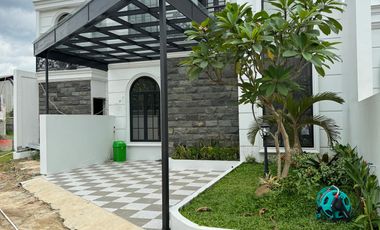 TOWNHOUSE AMERICAN CLASSIC 2,5 LANTAI WITH ROOFTOP