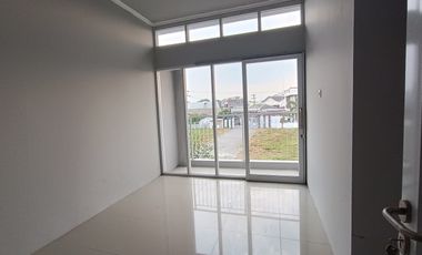 Rumah Mewah 2 Lantai di Pucang Sawit Jebres, Strategis & Siap Huni