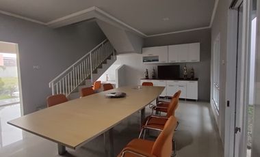 Rumah Mewah 2 Lantai di Pucang Sawit Jebres, Strategis & Siap Huni