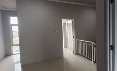 Rumah Mewah 2 Lantai di Pucang Sawit Jebres, Strategis & Siap Huni