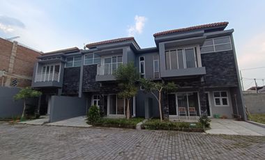 Rumah Mewah 2 Lantai di Pucang Sawit Jebres, Strategis & Siap Huni
