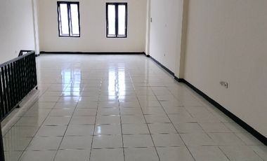 Ruko 3 lantai sholeh iskandar dibawah pasaran