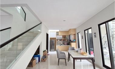 Jual Cepat Turun Harga Rumah di Cluster Emily Premium Summarecon