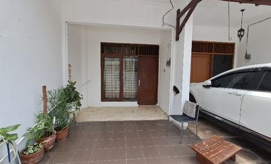 Disewakan Rumah Baru Renovasi di Tebet timur
