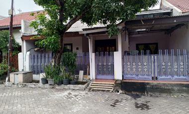 rumah second 2lt Pondok Chandra dekat Merr Surabaya