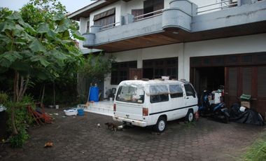 Rumah dengan Tanah Luas di area Denpasar