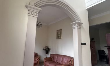 DISEWAKAN RUMAH MEWAH TAPI MURAH PAKUWON