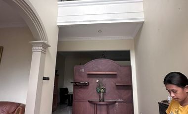 DISEWAKAN RUMAH MEWAH TAPI MURAH PAKUWON