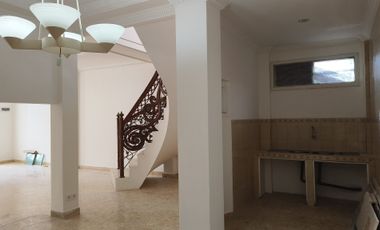 Dijual rumah cantik Balikpapan Baru 3lt full marmer renovasi lebar 11m