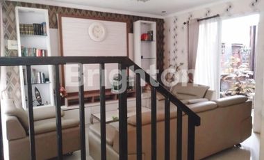 RUMAH ASRI MINIMALIS 2 LANTAI SIAP HUNI