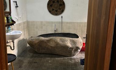 RUMAH VILLA GRAND SUNGKONO KONSEP BALI MODERN TROPICAL MAYJEN SUNGKONO