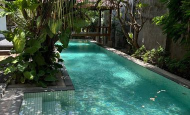 RUMAH VILLA GRAND SUNGKONO KONSEP BALI MODERN TROPICAL MAYJEN SUNGKONO