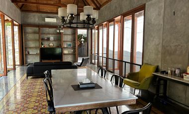 RUMAH VILLA GRAND SUNGKONO KONSEP BALI MODERN TROPICAL MAYJEN SUNGKONO