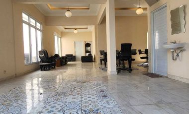 DISEWAKAN RUMAH KANTOR BARU STRATEGIS DI PINGGIR JALAN RAYA