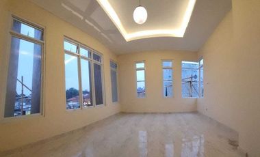 DISEWAKAN RUMAH KANTOR BARU STRATEGIS DI PINGGIR JALAN RAYA