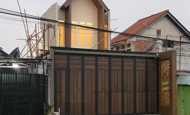 DISEWAKAN RUMAH KANTOR BARU STRATEGIS DI PINGGIR JALAN RAYA