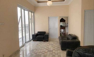 DISEWAKAN RUMAH KANTOR BARU STRATEGIS DI PINGGIR JALAN RAYA