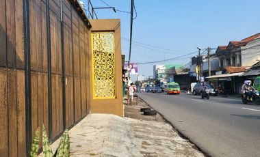 DISEWAKAN RUMAH KANTOR BARU STRATEGIS DI PINGGIR JALAN RAYA