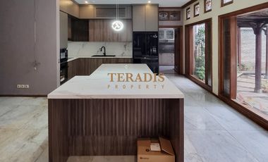DISEWAKAN RUMAH DI DAERAH PONDOK INDAH