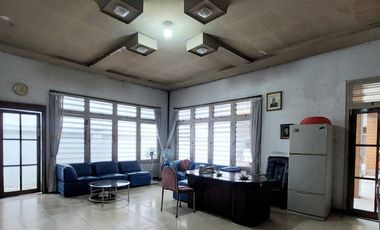 Disewakan Rumah Besar 2 Lantai  ARGOPURO, Sawahan Surabaya LT664 LB502