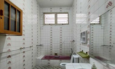 Disewakan Rumah Besar 2 Lantai  ARGOPURO, Sawahan Surabaya LT664 LB502