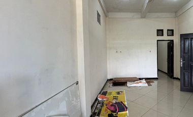 Rumah Sewa Cocok Kantor Pinggir Jalan Sungai Kunjang 6722