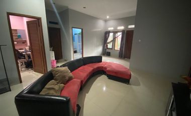 rumah 2lt cluster satpam tengah kota Manahan dekat Stadion